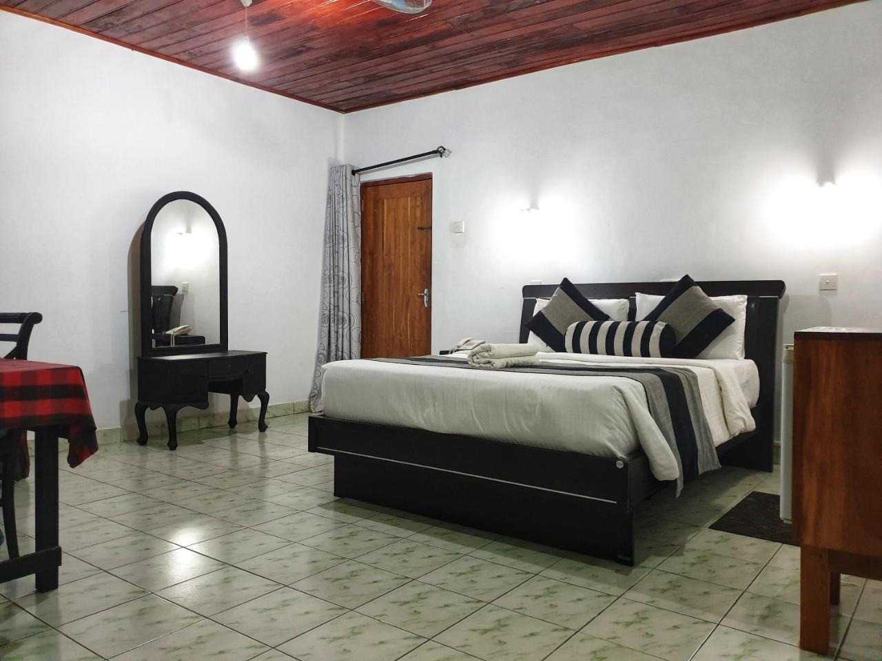 Saji-Sami Hotel Anuradhapura Exterior photo